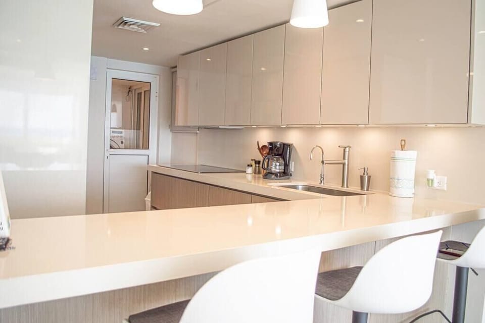 Full kitchen