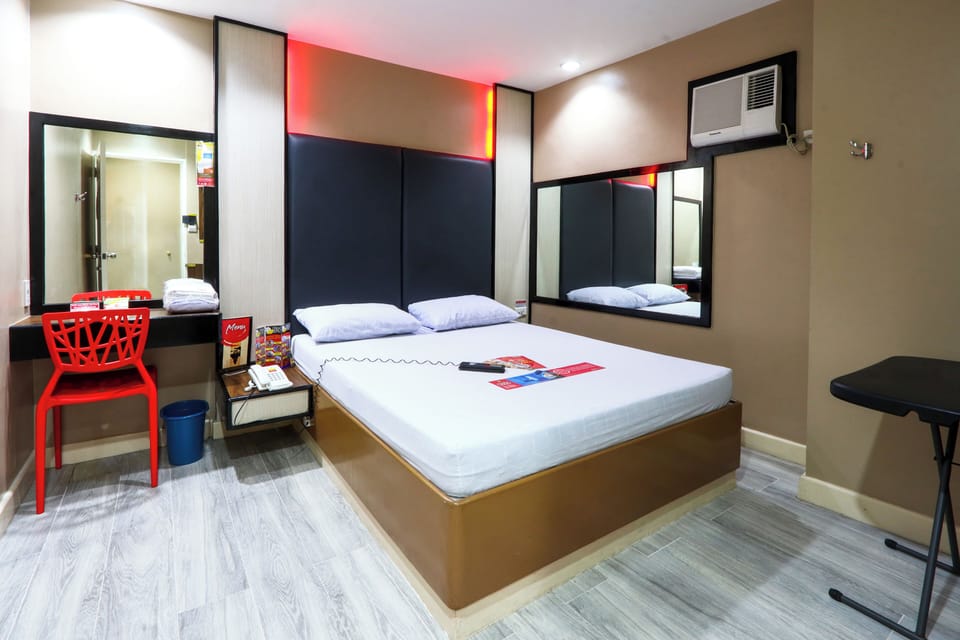 Deluxe Room, 1 Queen Bed | Desk, iron/ironing board (on request), WiFi (free), bed sheets