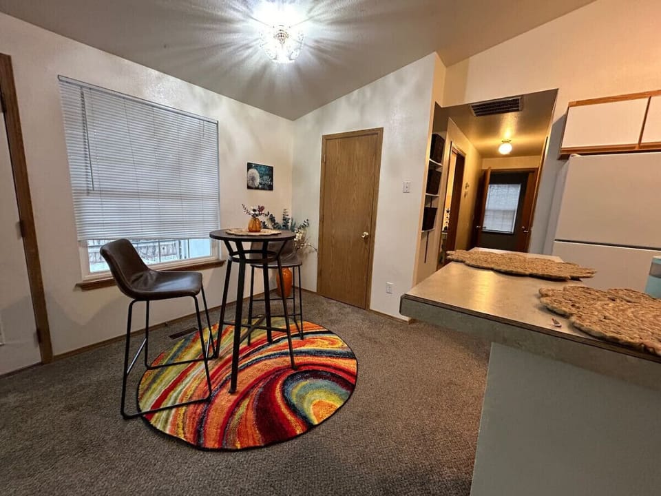 Cozy Dining area, high top for 2