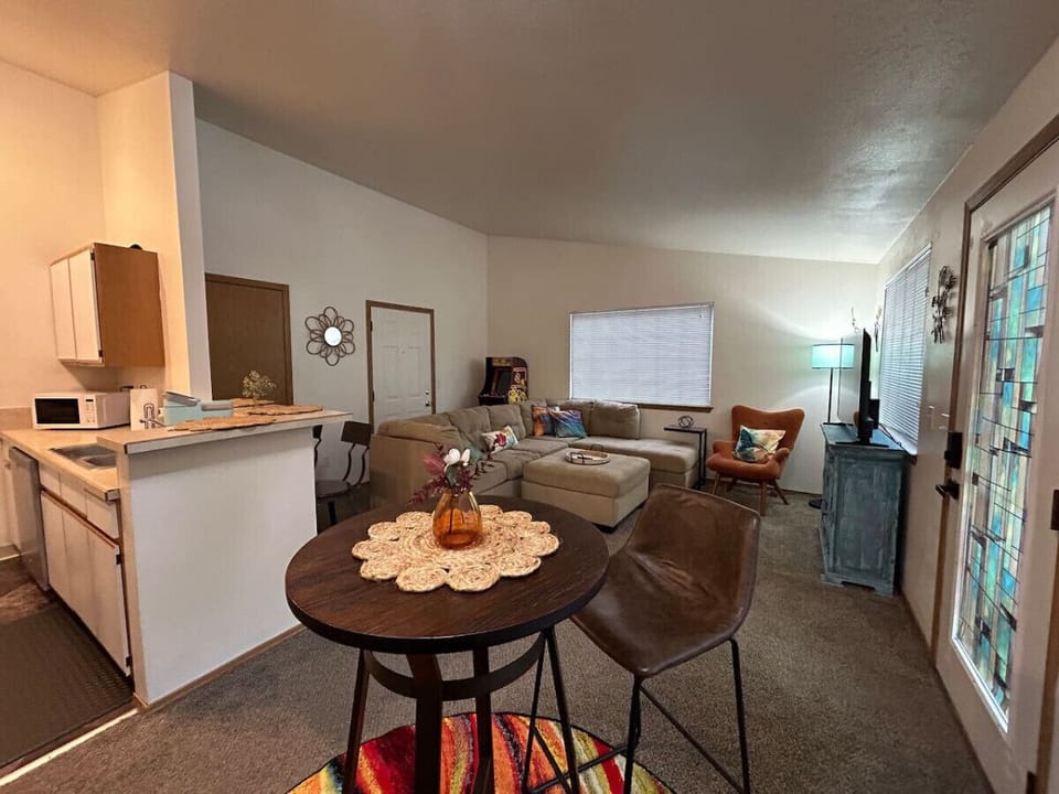 Cozy Dining area - high top for 2