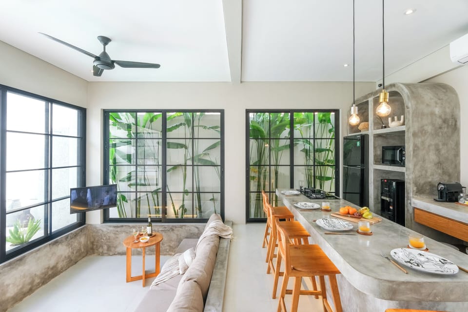 Villa, 2 Bedrooms | Dining room