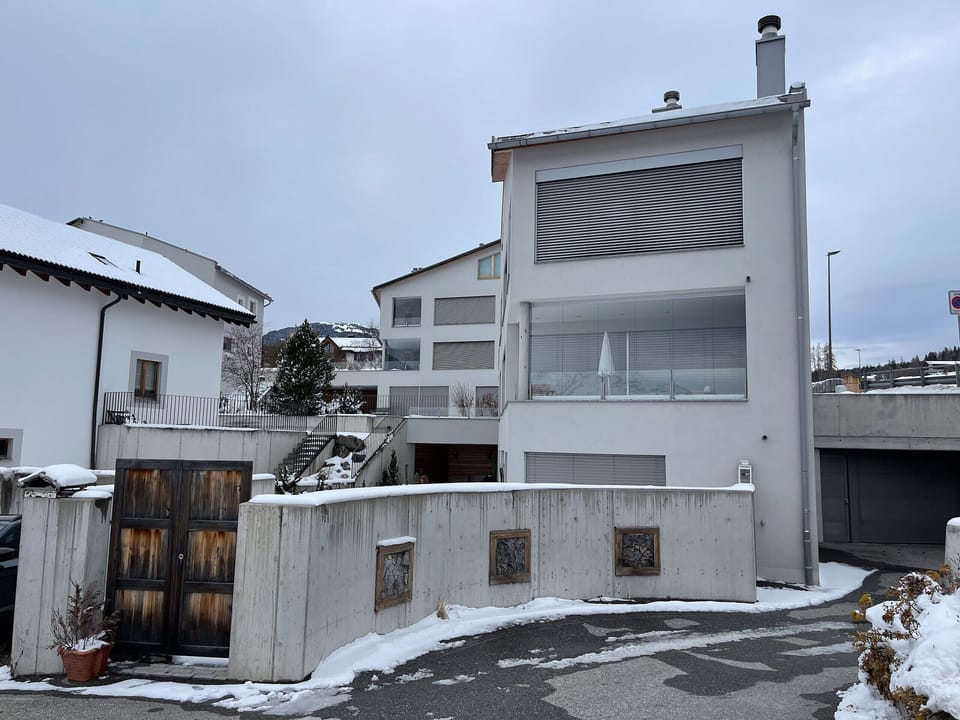 View of garage entrance Valmala
