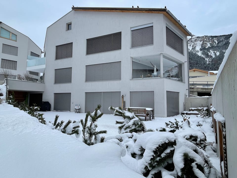 Exterior view of the Valmala building