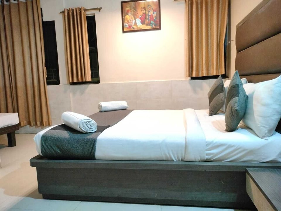 Executive Room | Blackout drapes, soundproofing