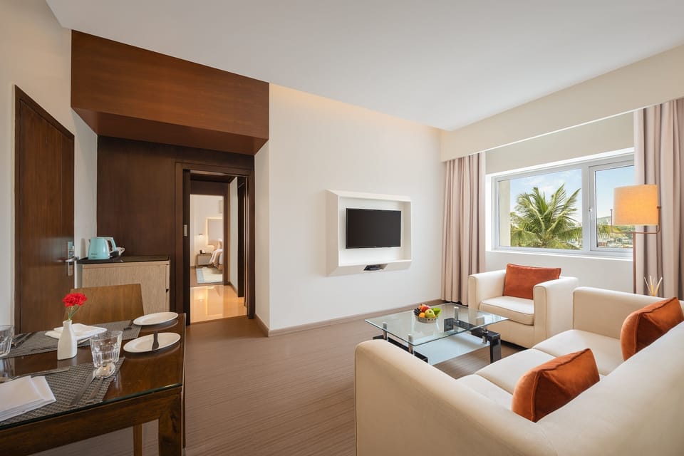 Deluxe Room | Living area | 64-inch flat-screen TV with digital channels, fireplace, offices