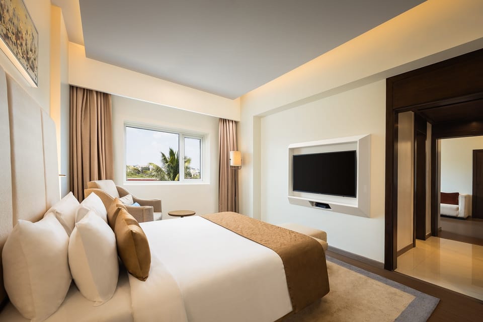 Minibar, iron/ironing board, free WiFi, bed sheets