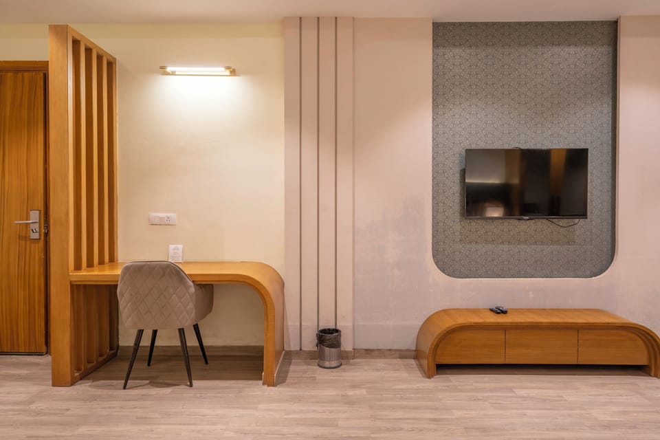 Premium Room | In-room safe, desk, iron/ironing board, bed sheets