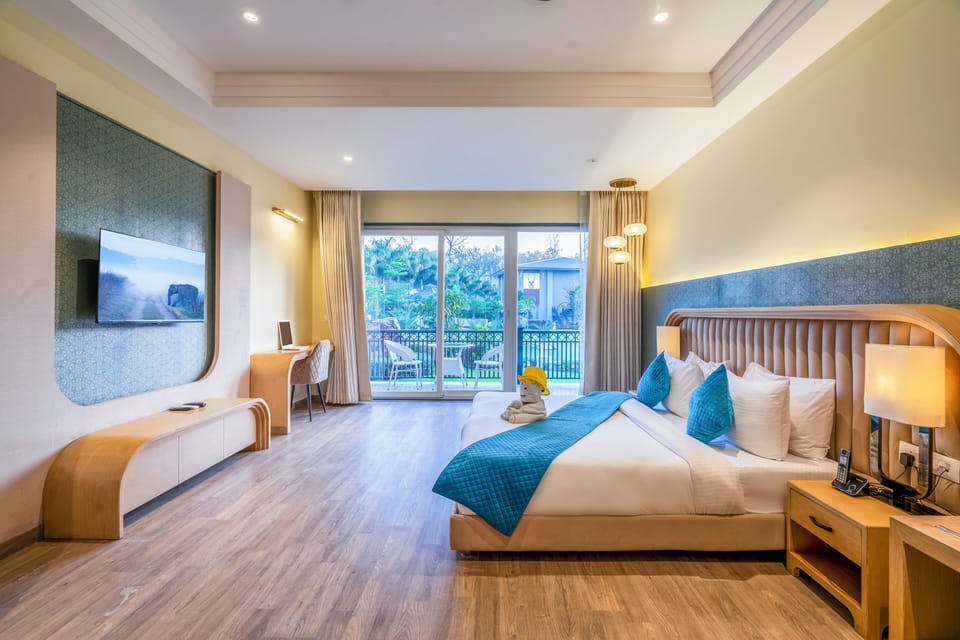 Premium Room | In-room safe, desk, iron/ironing board, bed sheets