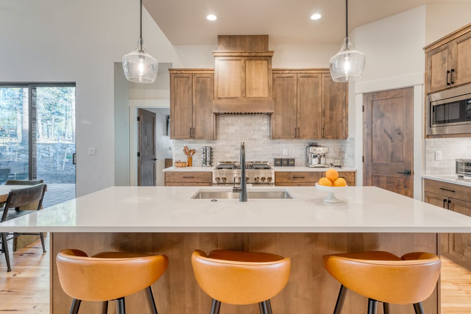 Fully equipped chef's kitchen with modern appliances.
