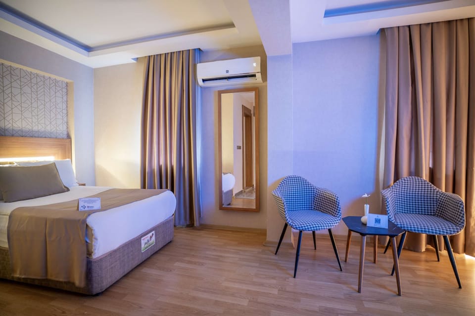 Premium bedding, memory foam beds, in-room safe, free WiFi