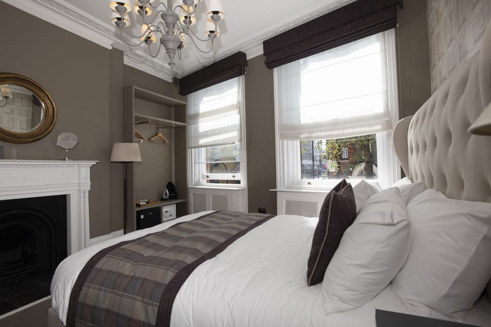 Comfort Double Room | In-room safe, desk, laptop workspace, blackout drapes