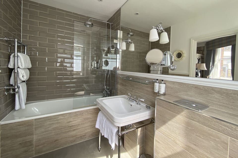 Standard Double Room | Bathroom | Free toiletries, hair dryer, towels