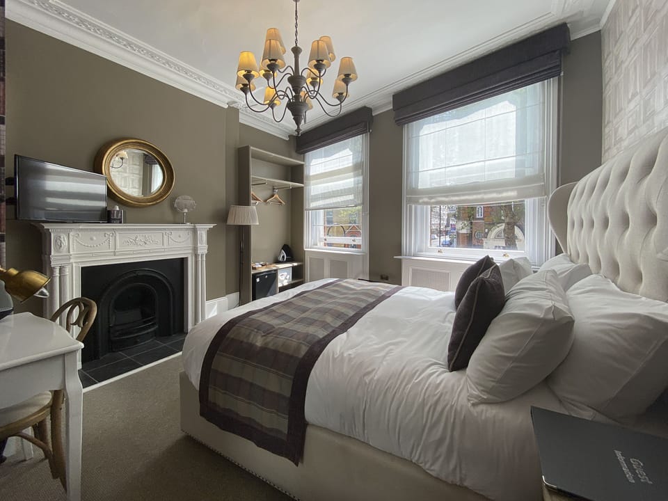 Comfort Double Room | In-room safe, desk, laptop workspace, blackout drapes