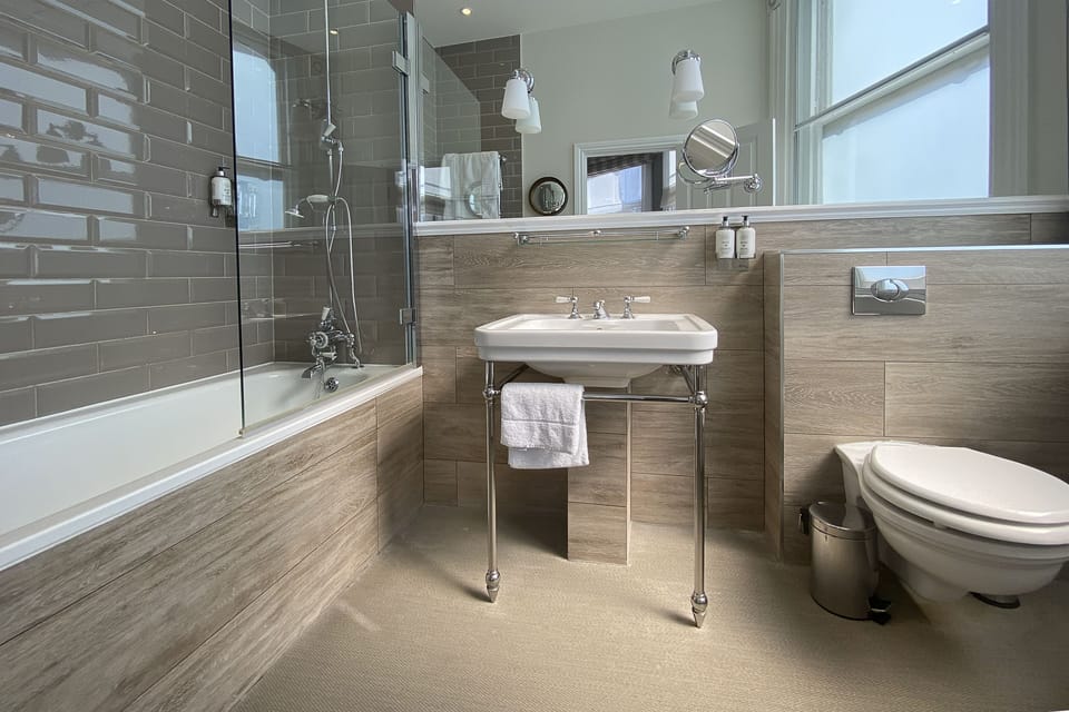Double or Twin Room, 1 Bedroom, Non Smoking | In-room safe, desk, laptop workspace, blackout drapes