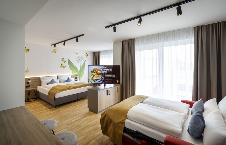 Suite | In-room safe, desk, blackout drapes, free WiFi