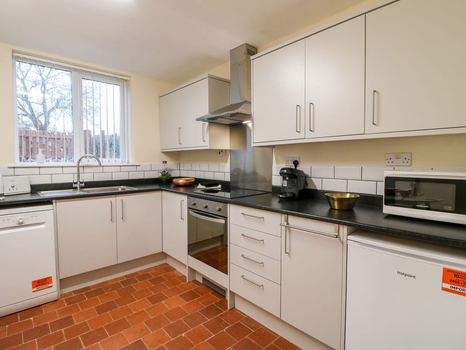 Dishwasher, electric kettle, cookware/dishes/utensils