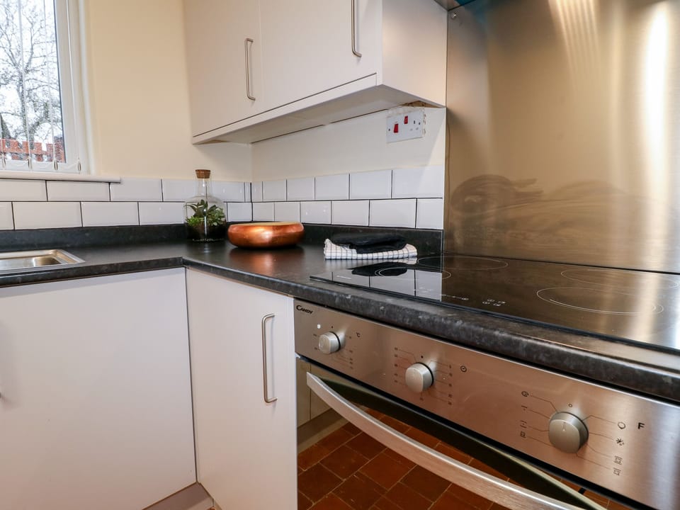 Dishwasher, electric kettle, cookware/dishes/utensils