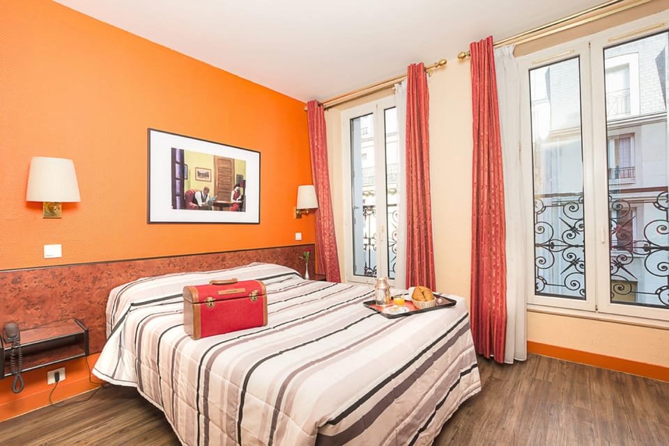 Double Room | Desk, iron/ironing board, free WiFi, bed sheets