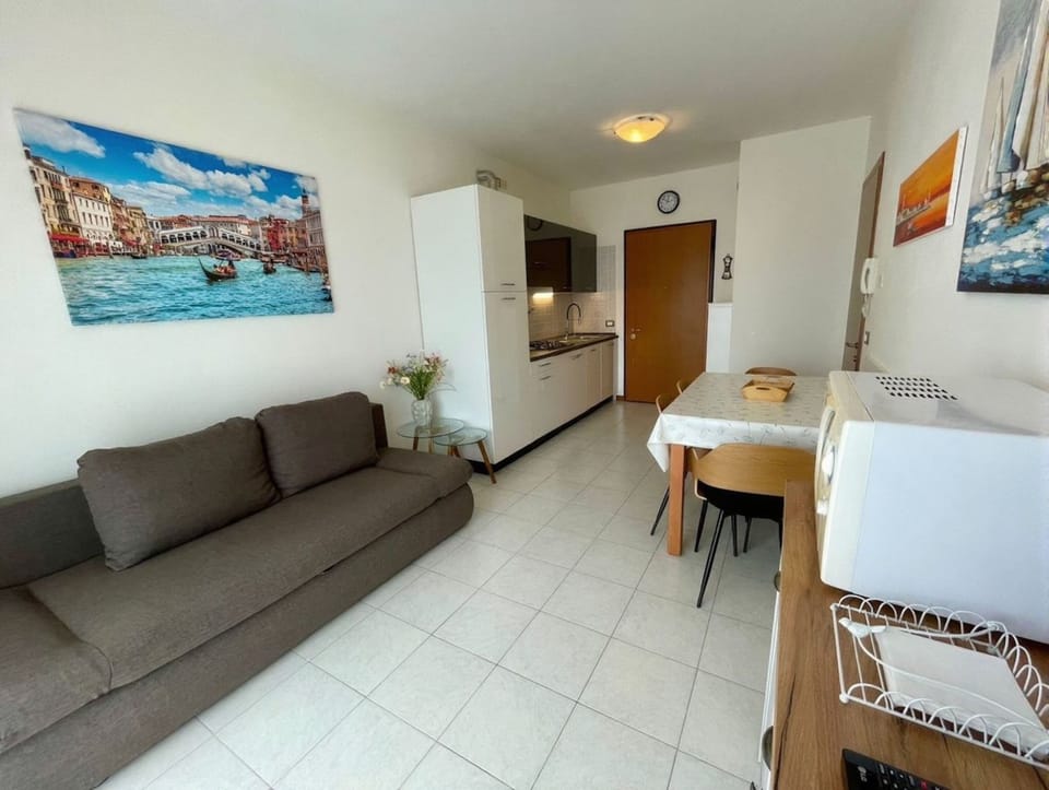 Apartment, 2 Bedrooms, Balcony | Living area