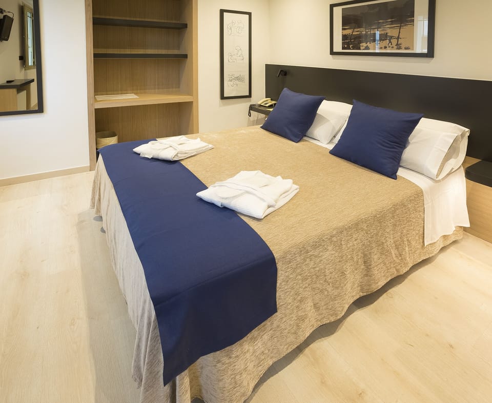 Superior Room | Desk, laptop workspace, iron/ironing board, free WiFi