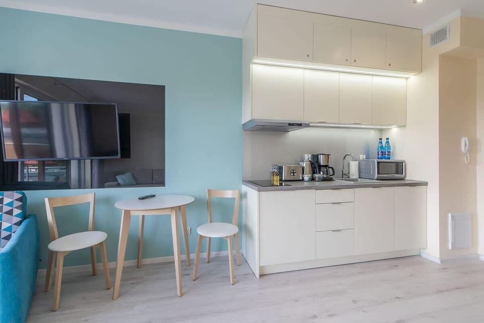 Modern, fully equipped kitchenette. 