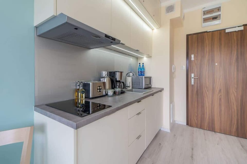 Modern, fully equipped kitchenette. 