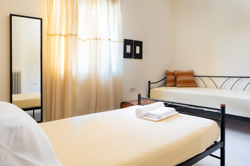 Economy House | 2 bedrooms, iron/ironing board, free WiFi, bed sheets