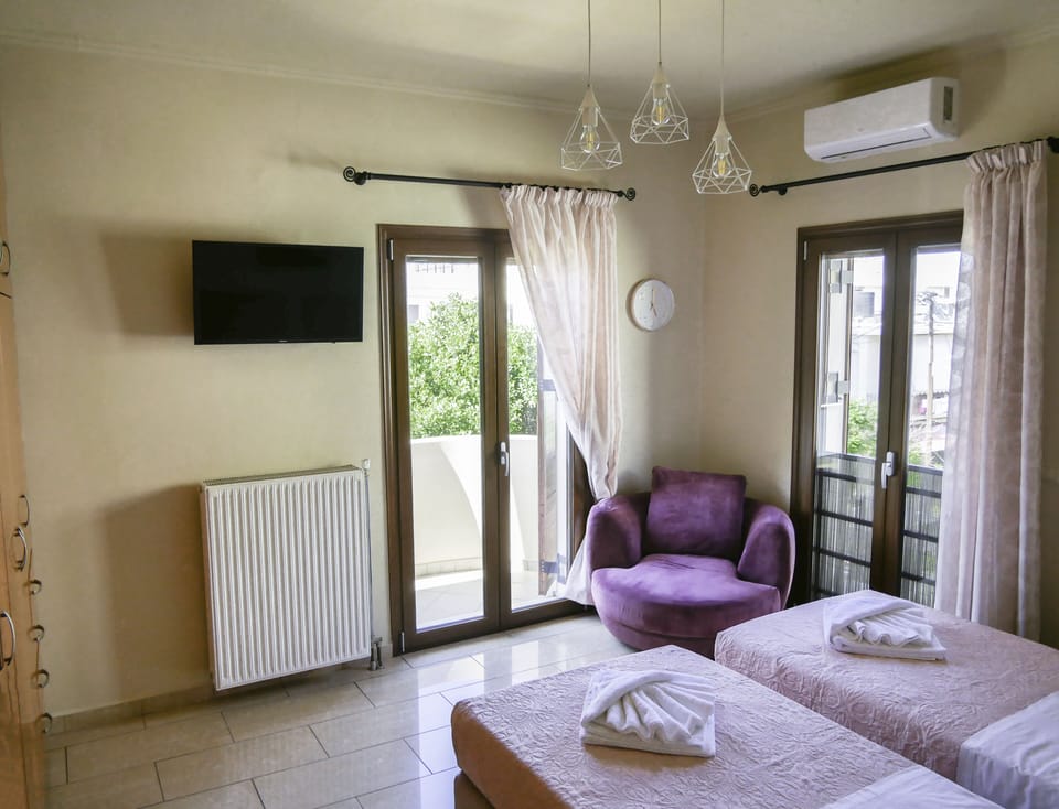 City House | 3 bedrooms, desk, iron/ironing board, free WiFi