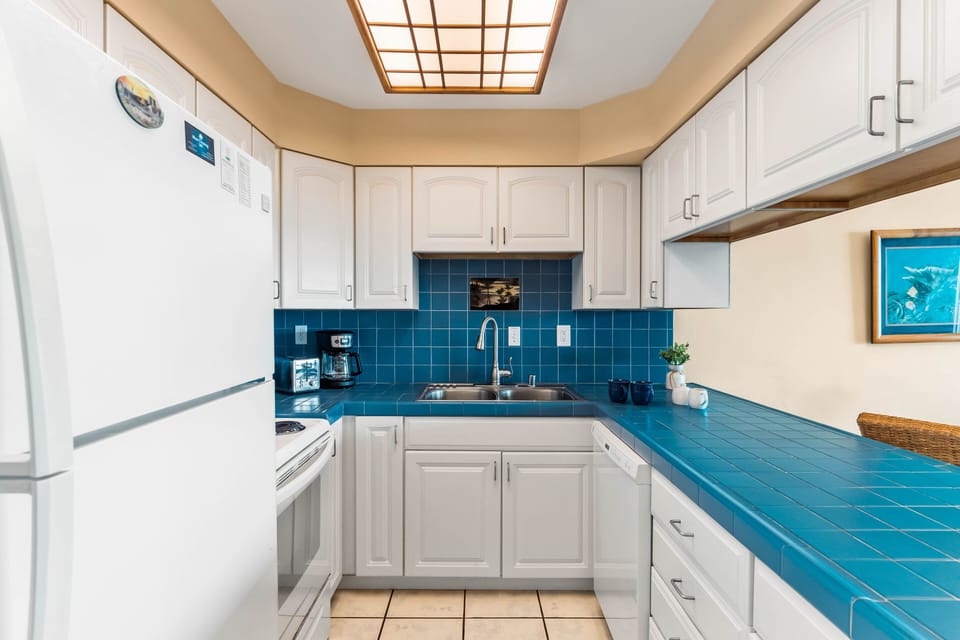 Tropical kitchen has everything you need to make all your meals in house