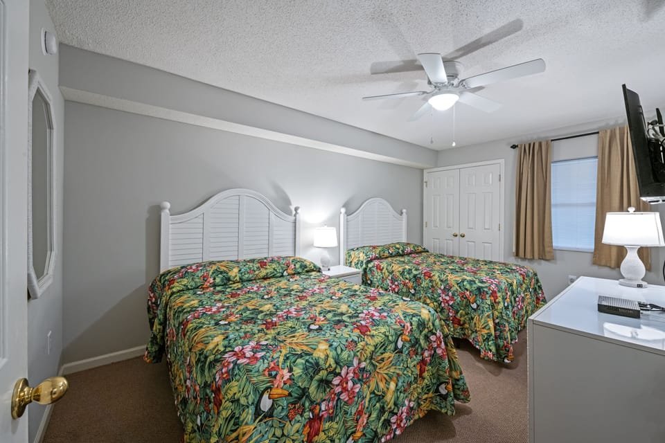 3rd Bedroom w/2 Fulls