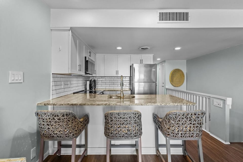 Condo, 3 Bedrooms | Private kitchen | Coffee/tea maker, fridge, oven, toaster