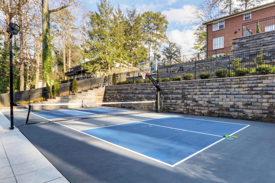 Luxury Retreat in Smyrna: Pool, Pickleball & More! Cottage in Smyrna