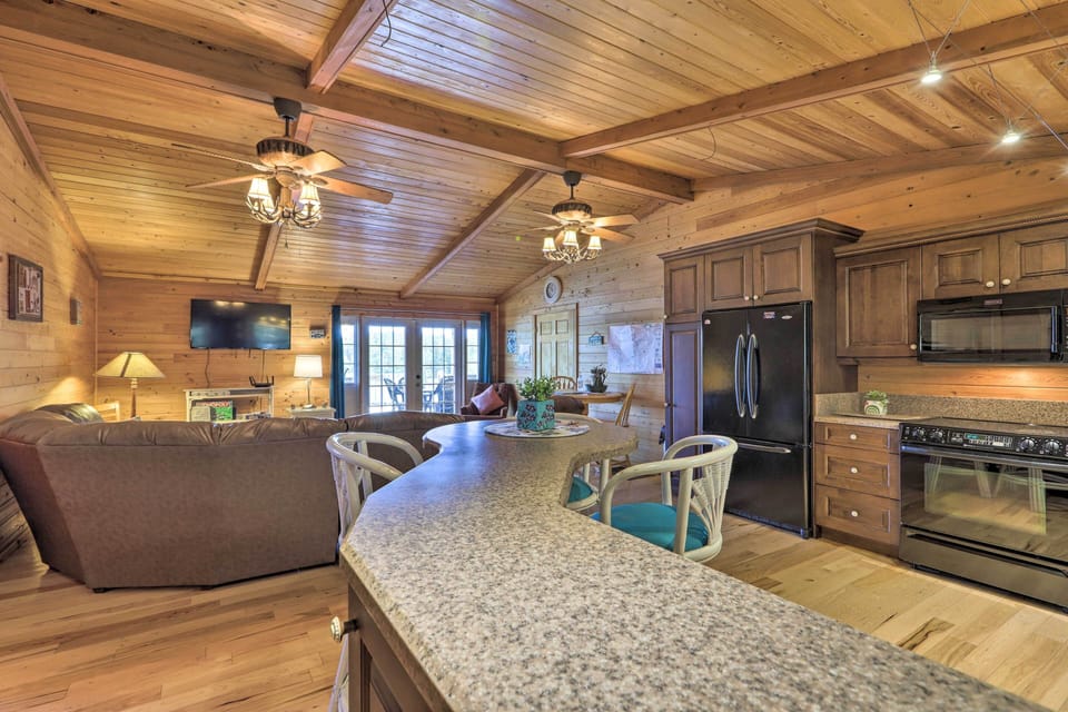 House (2 Bedrooms) | Interior