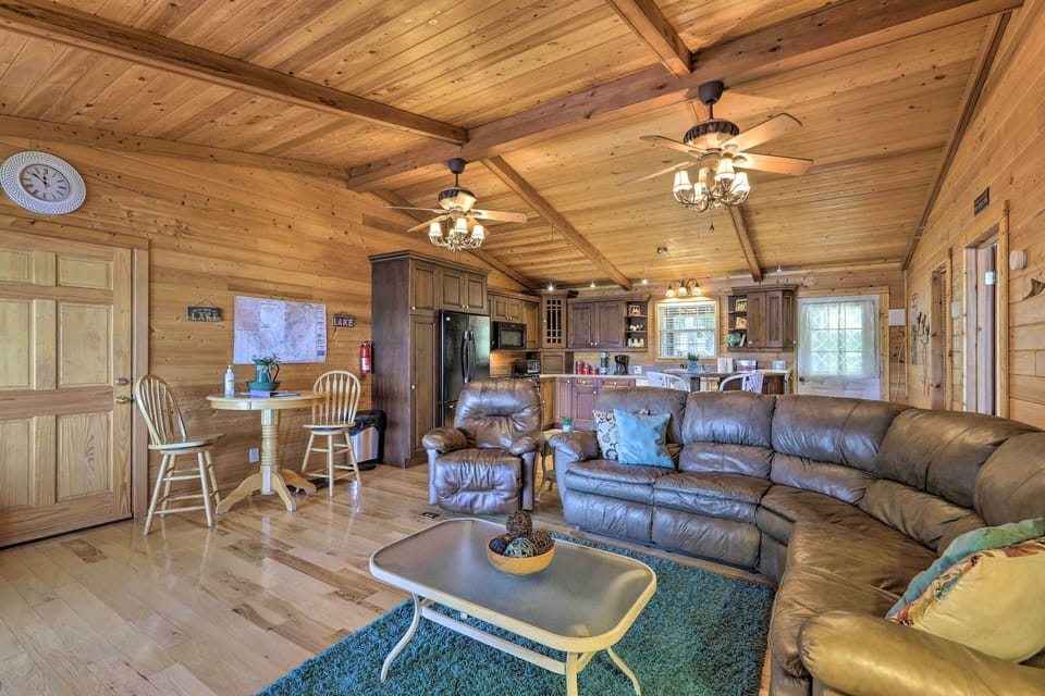 House (2 Bedrooms) | Interior