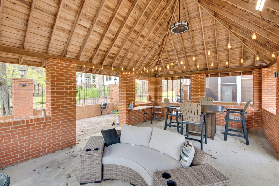 House (5 Bedrooms) | Interior