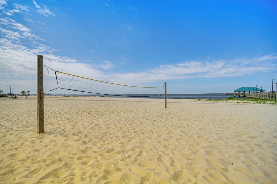 Mid-century Dream Home < Half-mile to Beach! Cottage in Ocean Springs