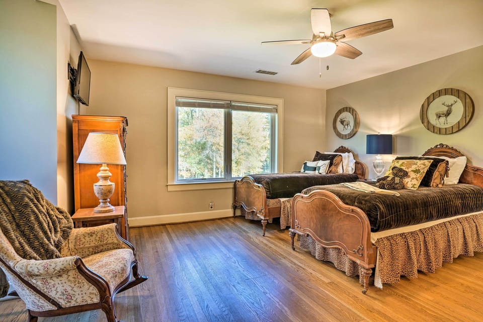 Spacious Home + Acreage, 16 Mi to Chattanooga Cottage in Georgia