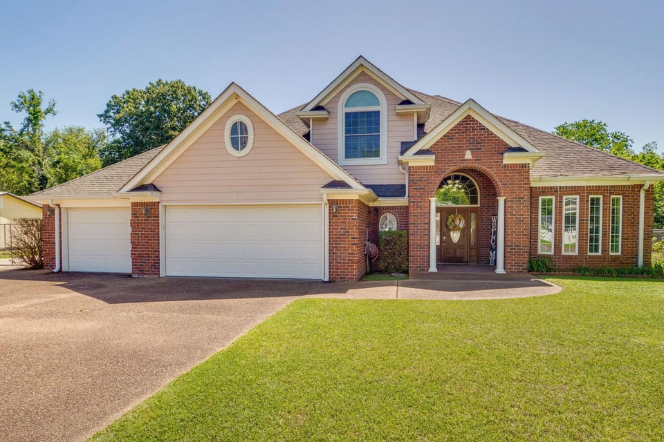 House (5 Bedrooms) | Front of property