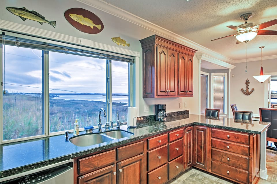 House (5 Bedrooms) | Interior