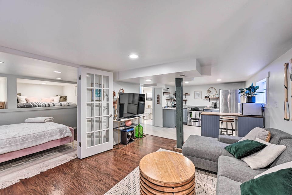 3 Mi to Dtwn Seattle: Queen Anne Apartment! Apartment in Queen Anne