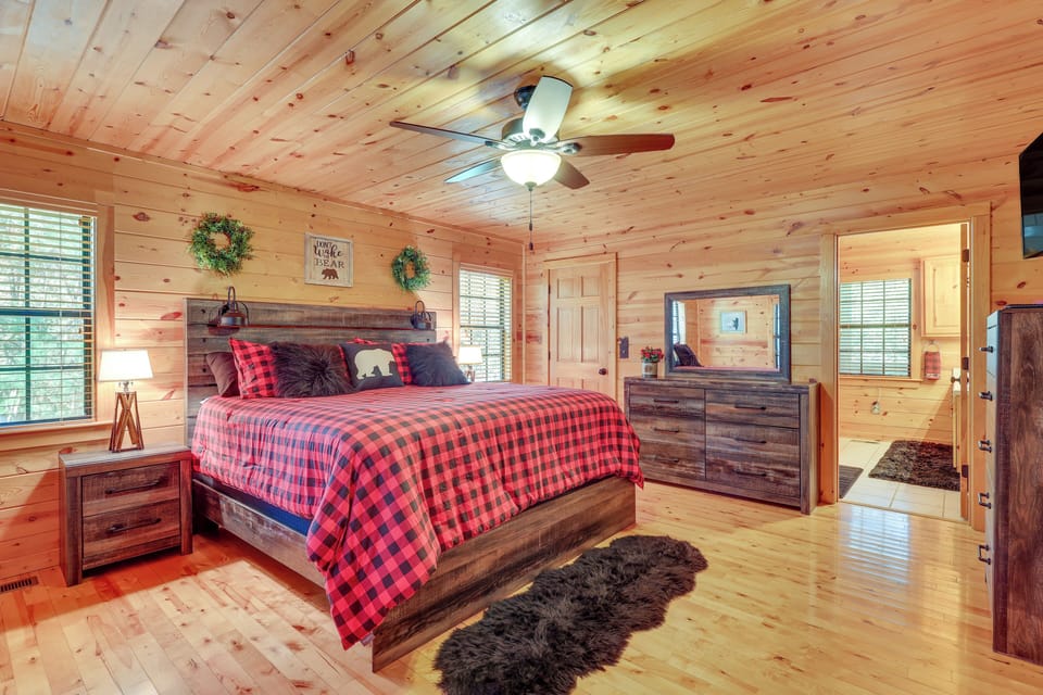 Hot Tub & Game Room: Blue Ridge Getaway Cottage in Georgia