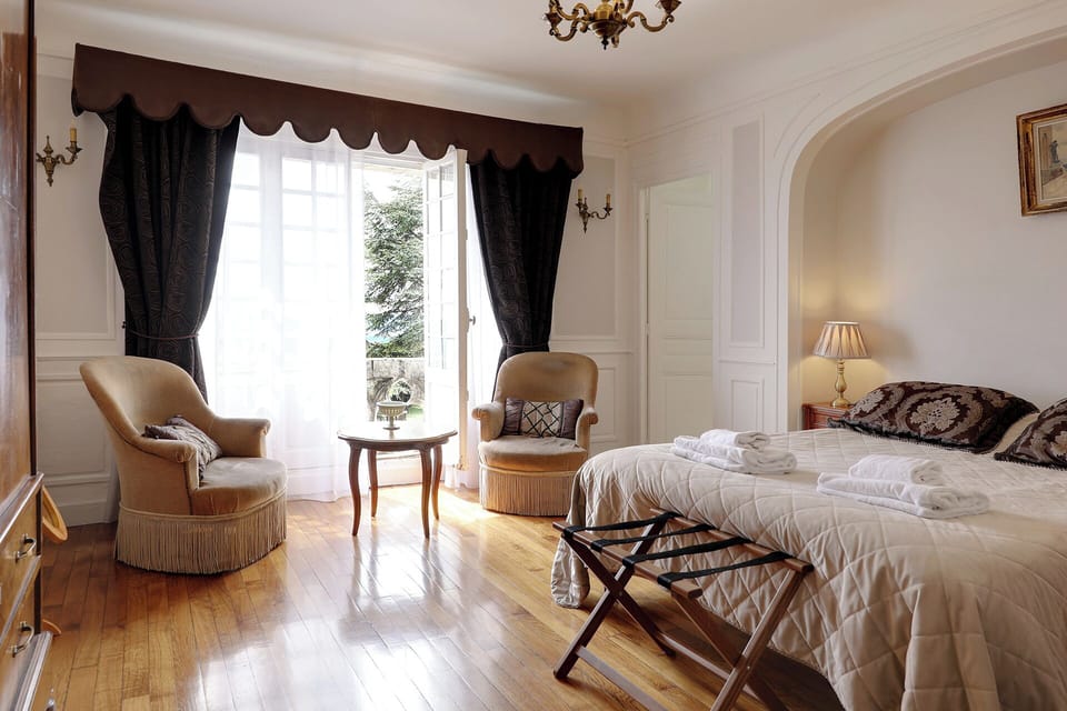 Deluxe Room | In-room safe, rollaway beds (surcharge), WiFi (free), bed sheets