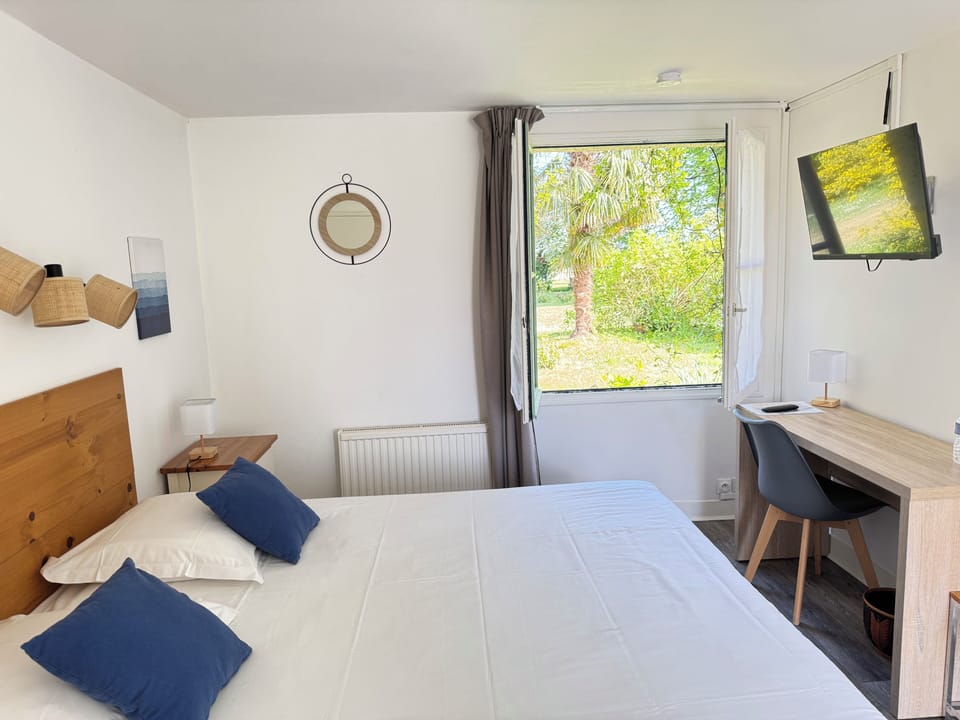 Comfort Double Room, 1 Double Bed | Desk, soundproofing, free WiFi, bed sheets