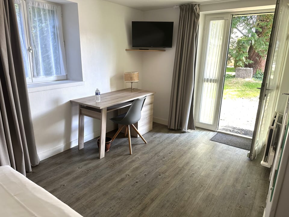 Standard Double Room | Desk, soundproofing, free WiFi, bed sheets