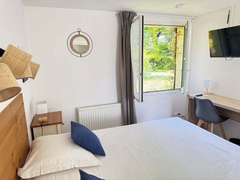 Comfort Double Room, 1 Double Bed | Desk, soundproofing, free WiFi, bed sheets