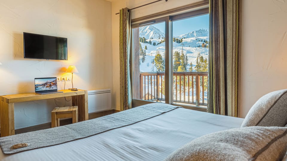 Premium bedding, in-room safe, desk, soundproofing