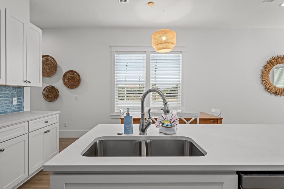 House, Multiple Beds, Pool Access, Partial Ocean View | Private kitchen | Fridge, microwave, oven, stovetop