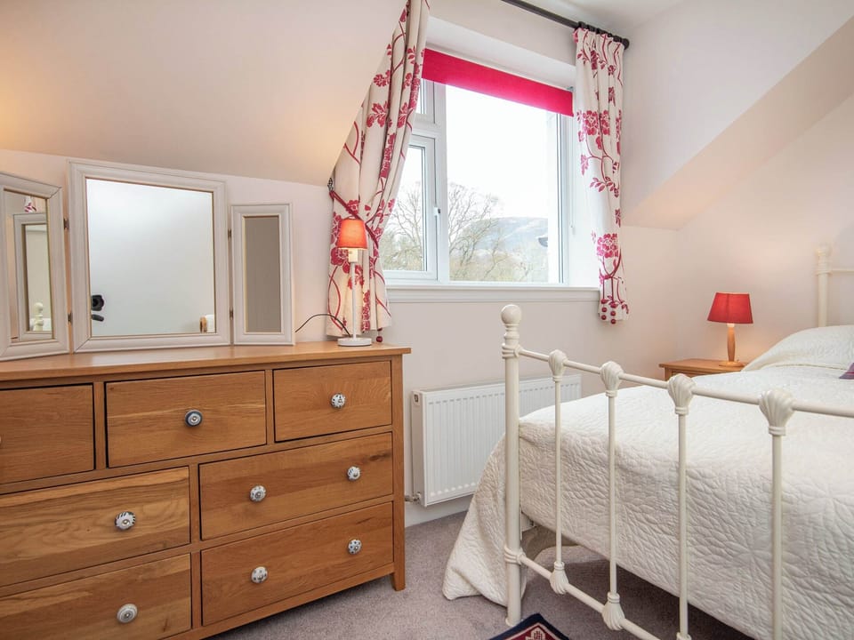 Double bedroom | Honeysuckle Cottage - Culmaily Farm, Golspie