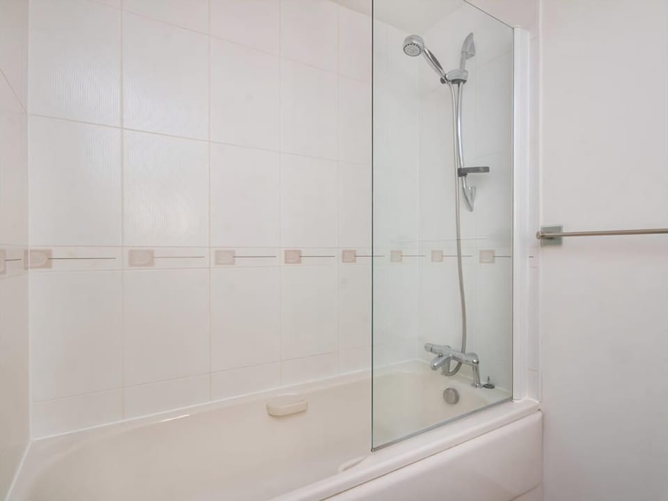 Bathroom | Holm Dell Apartment, Inverness