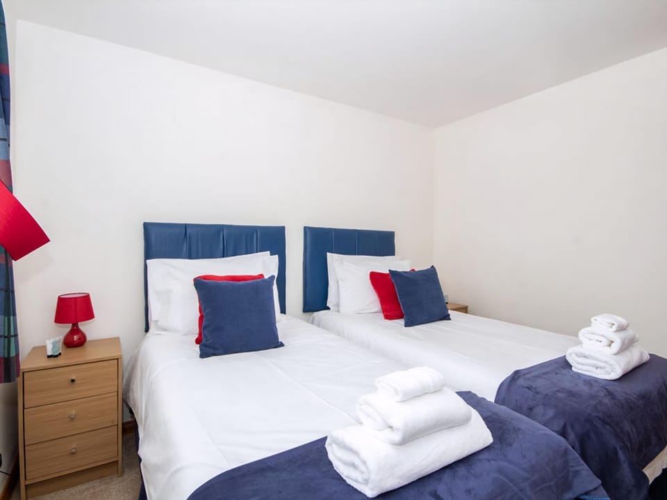 Twin bedroom | Holm Dell Apartment, Inverness
